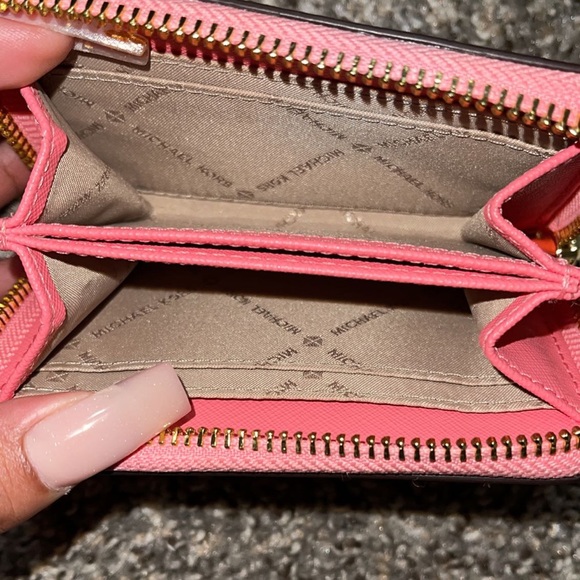 Michael kors back pack and wallet set - Picture 9 of 11